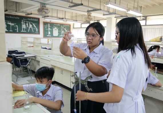 ภาพกิจกรรม คณะวิทยาศาสตร์และเทคโนโลยี จัดค่ายวิทยาศาสตร์โรงเรียนตากพิทยาคม
