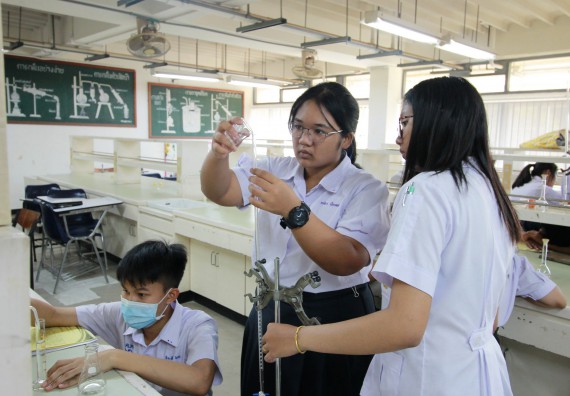 ภาพกิจกรรม คณะวิทยาศาสตร์และเทคโนโลยี จัดค่ายวิทยาศาสตร์โรงเรียนตากพิทยาคม