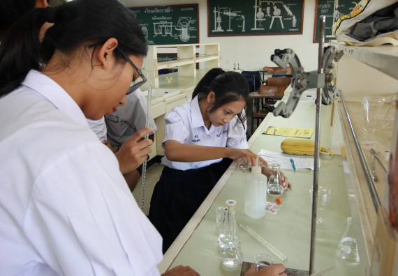ภาพกิจกรรม คณะวิทยาศาสตร์และเทคโนโลยี จัดค่ายวิทยาศาสตร์โรงเรียนตากพิทยาคม
