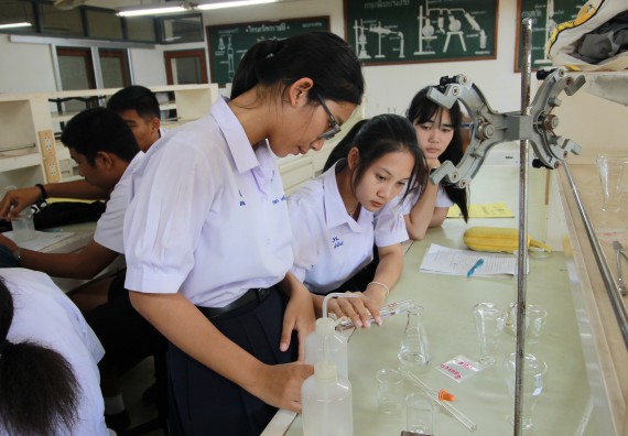 ภาพกิจกรรม คณะวิทยาศาสตร์และเทคโนโลยี จัดค่ายวิทยาศาสตร์โรงเรียนตากพิทยาคม