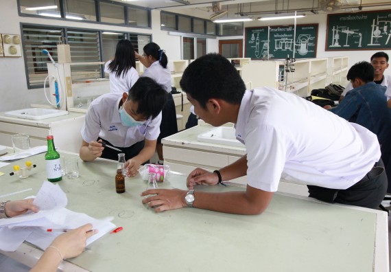 ภาพกิจกรรม คณะวิทยาศาสตร์และเทคโนโลยี จัดค่ายวิทยาศาสตร์โรงเรียนตากพิทยาคม