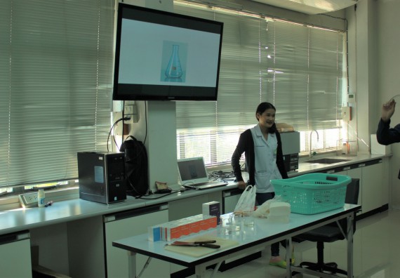 ภาพกิจกรรม โปรแกรมวิชาวิทยาศาสตร์และเทคโนโลยีการอาหาร จัดอบรมเชิงปฏิบัติการ เรื่อง อาหารปลอดภัยในโรงเรียน