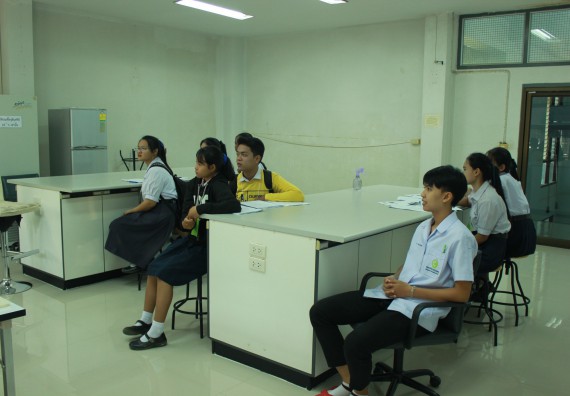 ภาพกิจกรรม โปรแกรมวิชาวิทยาศาสตร์และเทคโนโลยีการอาหาร จัดอบรมเชิงปฏิบัติการ เรื่อง อาหารปลอดภัยในโรงเรียน