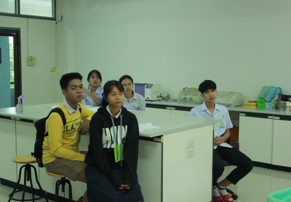 ภาพกิจกรรม โปรแกรมวิชาวิทยาศาสตร์และเทคโนโลยีการอาหาร จัดอบรมเชิงปฏิบัติการ เรื่อง อาหารปลอดภัยในโรงเรียน