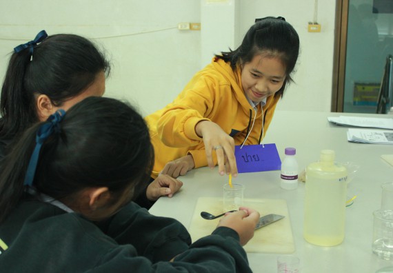 ภาพกิจกรรม โปรแกรมวิชาวิทยาศาสตร์และเทคโนโลยีการอาหาร จัดอบรมเชิงปฏิบัติการ เรื่อง อาหารปลอดภัยในโรงเรียน