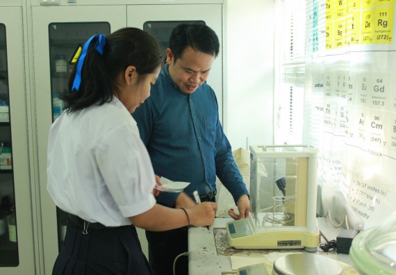 ภาพกิจกรรม โปรแกรมวิชาวิทยาศาสตร์และเทคโนโลยีการอาหาร จัดอบรมเชิงปฏิบัติการ เรื่อง อาหารปลอดภัยในโรงเรียน