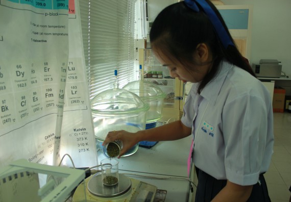 ภาพกิจกรรม โปรแกรมวิชาวิทยาศาสตร์และเทคโนโลยีการอาหาร จัดอบรมเชิงปฏิบัติการ เรื่อง อาหารปลอดภัยในโรงเรียน