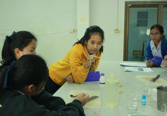 ภาพกิจกรรม โปรแกรมวิชาวิทยาศาสตร์และเทคโนโลยีการอาหาร จัดอบรมเชิงปฏิบัติการ เรื่อง อาหารปลอดภัยในโรงเรียน