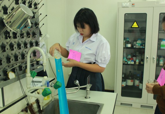 ภาพกิจกรรม โปรแกรมวิชาวิทยาศาสตร์และเทคโนโลยีการอาหาร จัดอบรมเชิงปฏิบัติการ เรื่อง อาหารปลอดภัยในโรงเรียน