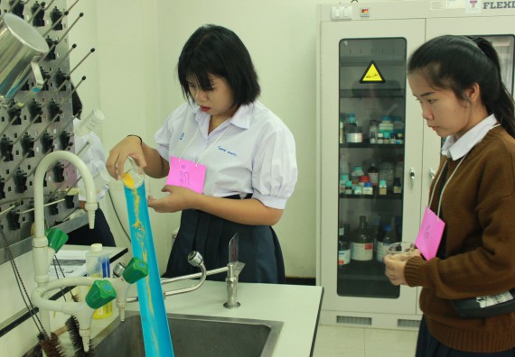 ภาพกิจกรรม โปรแกรมวิชาวิทยาศาสตร์และเทคโนโลยีการอาหาร จัดอบรมเชิงปฏิบัติการ เรื่อง อาหารปลอดภัยในโรงเรียน