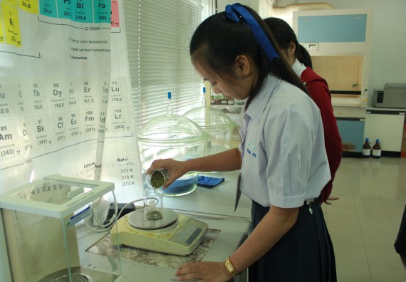 ภาพกิจกรรม โปรแกรมวิชาวิทยาศาสตร์และเทคโนโลยีการอาหาร จัดอบรมเชิงปฏิบัติการ เรื่อง อาหารปลอดภัยในโรงเรียน