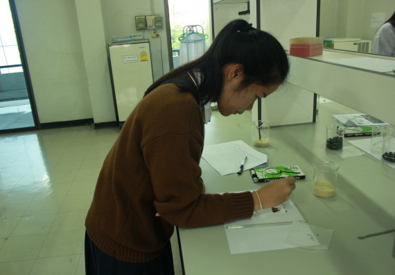 ภาพกิจกรรม โปรแกรมวิชาวิทยาศาสตร์และเทคโนโลยีการอาหาร จัดอบรมเชิงปฏิบัติการ เรื่อง อาหารปลอดภัยในโรงเรียน