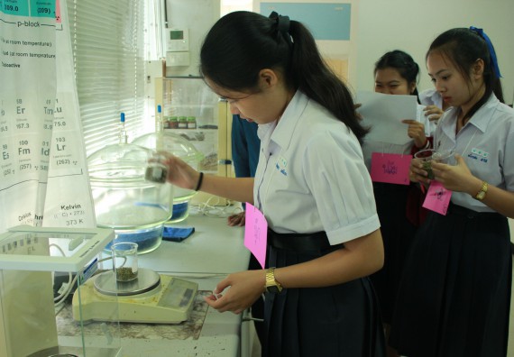 ภาพกิจกรรม โปรแกรมวิชาวิทยาศาสตร์และเทคโนโลยีการอาหาร จัดอบรมเชิงปฏิบัติการ เรื่อง อาหารปลอดภัยในโรงเรียน