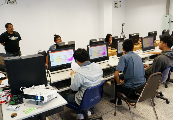 ภาพกิจกรรม โปรแกรมวิชาวิทยาการคอมพิวเตอร์ จัดอบรมเชิงปฏิบัติการ เรื่อง การเตรียมความพร้อมก่อนออกฝึกประสบการณ์วิชาชีพ การบำรุงรักษาและการแก้ไขปัญหาจากอาการเสียของซอฟท์แวร์คอมพิวเตอร์เบื้องต้น