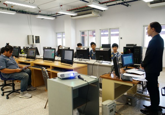 ภาพกิจกรรม โปรแกรมวิชาวิทยาการคอมพิวเตอร์ จัดอบรมเชิงปฏิบัติการ เรื่อง การเตรียมความพร้อมก่อนออกฝึกประสบการณ์วิชาชีพ การบำรุงรักษาและการแก้ไขปัญหาจากอาการเสียของซอฟท์แวร์คอมพิวเตอร์เบื้องต้น