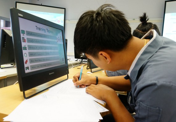 ภาพกิจกรรม โปรแกรมวิชาวิทยาการคอมพิวเตอร์ จัดอบรมเชิงปฏิบัติการ เรื่อง การเตรียมความพร้อมก่อนออกฝึกประสบการณ์วิชาชีพ การบำรุงรักษาและการแก้ไขปัญหาจากอาการเสียของซอฟท์แวร์คอมพิวเตอร์เบื้องต้น