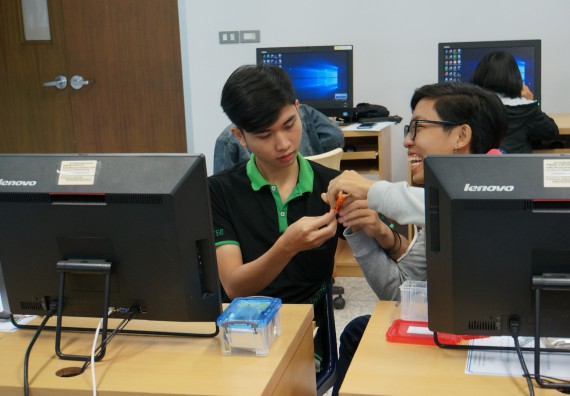 ภาพกิจกรรม โปรแกรมวิชาวิทยาการคอมพิวเตอร์ จัดอบรมเชิงปฏิบัติการ เรื่อง การเตรียมความพร้อมก่อนออกฝึกประสบการณ์วิชาชีพ การบำรุงรักษาและการแก้ไขปัญหาจากอาการเสียของซอฟท์แวร์คอมพิวเตอร์เบื้องต้น