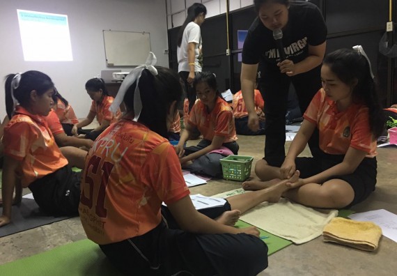 ภาพกิจกรรม โปรแกรมวิชาสาธารณสุขศาสตร์ จัดอบรมนวดเท้าเพื่อสุขภาพ โครงการพัฒนาคุณลักษณะนักศึกษา