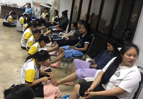 ภาพกิจกรรม โปรแกรมวิชาสาธารณสุขศาสตร์ จัดอบรมนวดเท้าเพื่อสุขภาพ โครงการพัฒนาคุณลักษณะนักศึกษา