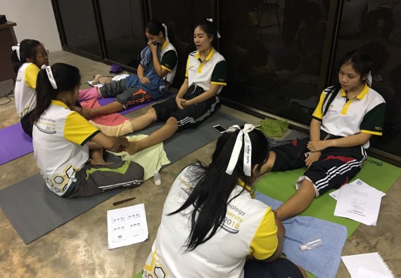 ภาพกิจกรรม โปรแกรมวิชาสาธารณสุขศาสตร์ จัดอบรมนวดเท้าเพื่อสุขภาพ โครงการพัฒนาคุณลักษณะนักศึกษา