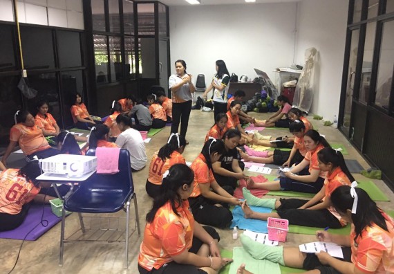 ภาพกิจกรรม โปรแกรมวิชาสาธารณสุขศาสตร์ จัดอบรมนวดเท้าเพื่อสุขภาพ โครงการพัฒนาคุณลักษณะนักศึกษา