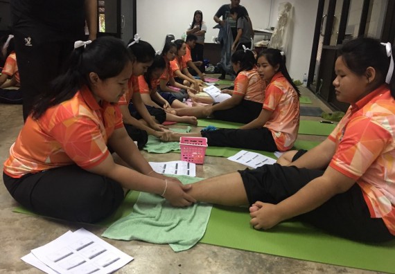 ภาพกิจกรรม โปรแกรมวิชาสาธารณสุขศาสตร์ จัดอบรมนวดเท้าเพื่อสุขภาพ โครงการพัฒนาคุณลักษณะนักศึกษา