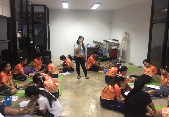 ภาพกิจกรรม โปรแกรมวิชาสาธารณสุขศาสตร์ จัดอบรมนวดเท้าเพื่อสุขภาพ โครงการพัฒนาคุณลักษณะนักศึกษา