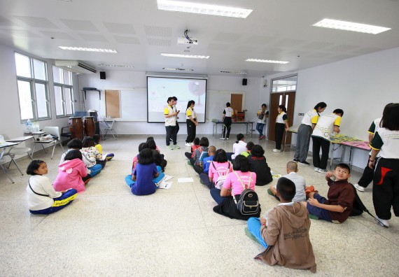 ภาพกิจกรรม คณะวิทยาศาสตร์และเทคโนโลยี จัดค่ายวิทยาศาสตร์ตามโครงการพัฒนาศักยภาพผู้เรียนในระดับการศึกษาขั้นพื้นฐาน ระยะที่ 2 ประจำปีงบประมาณ 2562