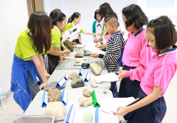 ภาพกิจกรรม คณะวิทยาศาสตร์และเทคโนโลยี จัดค่ายวิทยาศาสตร์ตามโครงการพัฒนาศักยภาพผู้เรียนในระดับการศึกษาขั้นพื้นฐาน ระยะที่ 2 ประจำปีงบประมาณ 2562