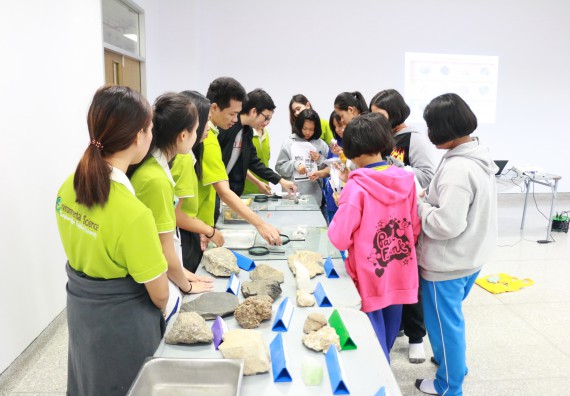 ภาพกิจกรรม คณะวิทยาศาสตร์และเทคโนโลยี จัดค่ายวิทยาศาสตร์ตามโครงการพัฒนาศักยภาพผู้เรียนในระดับการศึกษาขั้นพื้นฐาน ระยะที่ 2 ประจำปีงบประมาณ 2562