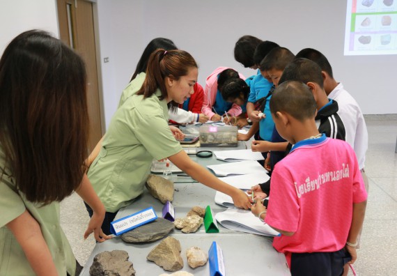 ภาพกิจกรรม คณะวิทยาศาสตร์และเทคโนโลยี จัดค่ายวิทยาศาสตร์ตามโครงการพัฒนาศักยภาพผู้เรียนในระดับการศึกษาขั้นพื้นฐาน ระยะที่ 2 ประจำปีงบประมาณ 2562