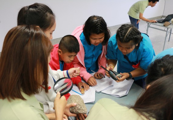 ภาพกิจกรรม คณะวิทยาศาสตร์และเทคโนโลยี จัดค่ายวิทยาศาสตร์ตามโครงการพัฒนาศักยภาพผู้เรียนในระดับการศึกษาขั้นพื้นฐาน ระยะที่ 2 ประจำปีงบประมาณ 2562