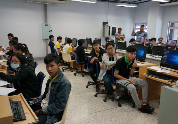 ภาพกิจกรรม โปรแกรมวิชาวิทยาการคอมพิวเตอร์ จัดอบรมเชิงปฏิบัติการ เรื่อง การเรียนรู้และการเขียนโปรแกรมเพื่อใช้งานและควบคุมบอร์ดแบบฝังตัว Microbit