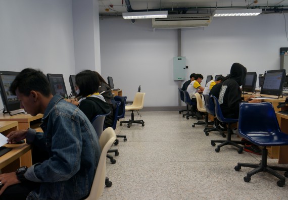 ภาพกิจกรรม โปรแกรมวิชาวิทยาการคอมพิวเตอร์ จัดอบรมเชิงปฏิบัติการ เรื่อง การเรียนรู้และการเขียนโปรแกรมเพื่อใช้งานและควบคุมบอร์ดแบบฝังตัว Microbit