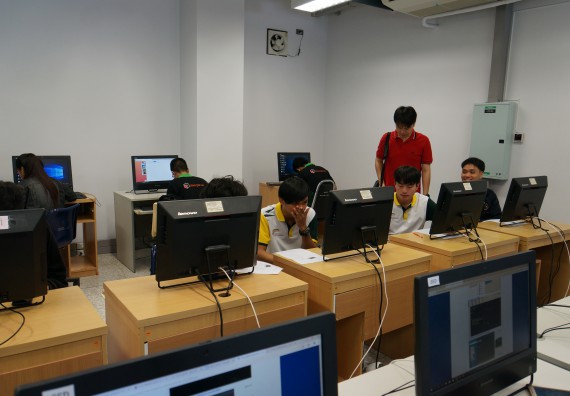 ภาพกิจกรรม โปรแกรมวิชาวิทยาการคอมพิวเตอร์ จัดอบรมเชิงปฏิบัติการ เรื่อง การเรียนรู้และการเขียนโปรแกรมเพื่อใช้งานและควบคุมบอร์ดแบบฝังตัว Microbit