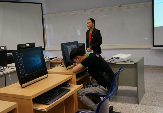 ภาพกิจกรรม โปรแกรมวิชาวิทยาการคอมพิวเตอร์ จัดอบรมเชิงปฏิบัติการ เรื่อง การเรียนรู้และการเขียนโปรแกรมเพื่อใช้งานและควบคุมบอร์ดแบบฝังตัว Microbit