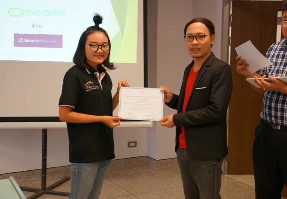 ภาพกิจกรรม โปรแกรมวิชาวิทยาการคอมพิวเตอร์ จัดอบรมเชิงปฏิบัติการ เรื่อง การเรียนรู้และการเขียนโปรแกรมเพื่อใช้งานและควบคุมบอร์ดแบบฝังตัว Microbit