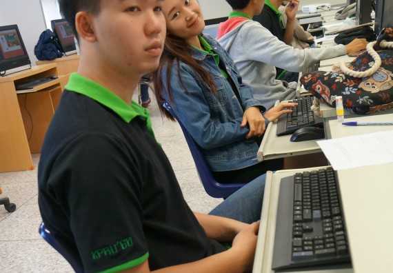 ภาพกิจกรรม โปรแกรมวิชาวิทยาการคอมพิวเตอร์ จัดอบรมเชิงปฏิบัติการ เรื่อง การเรียนรู้และการเขียนโปรแกรมเพื่อใช้งานและควบคุมบอร์ดแบบฝังตัว Microbit