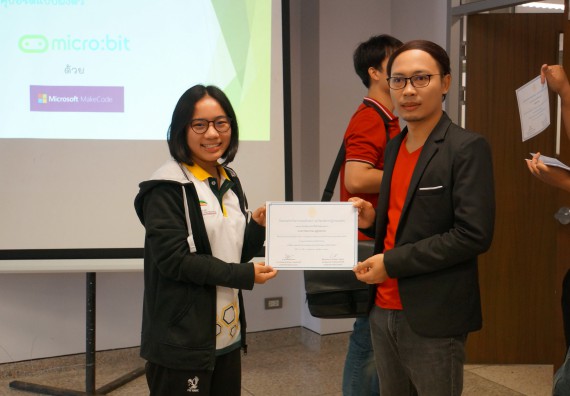 ภาพกิจกรรม โปรแกรมวิชาวิทยาการคอมพิวเตอร์ จัดอบรมเชิงปฏิบัติการ เรื่อง การเรียนรู้และการเขียนโปรแกรมเพื่อใช้งานและควบคุมบอร์ดแบบฝังตัว Microbit