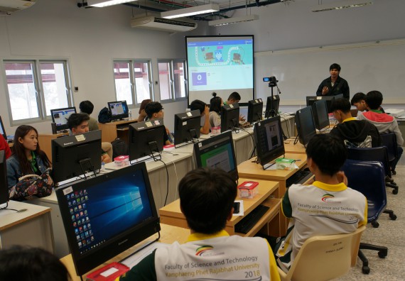 ภาพกิจกรรม โปรแกรมวิชาวิทยาการคอมพิวเตอร์ จัดอบรมเชิงปฏิบัติการ เรื่อง การเรียนรู้และการเขียนโปรแกรมเพื่อใช้งานและควบคุมบอร์ดแบบฝังตัว Microbit