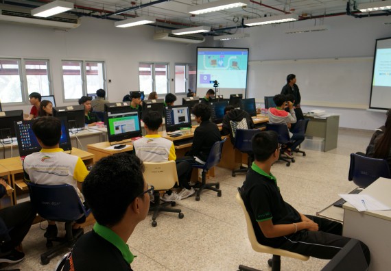 ภาพกิจกรรม โปรแกรมวิชาวิทยาการคอมพิวเตอร์ จัดอบรมเชิงปฏิบัติการ เรื่อง การเรียนรู้และการเขียนโปรแกรมเพื่อใช้งานและควบคุมบอร์ดแบบฝังตัว Microbit