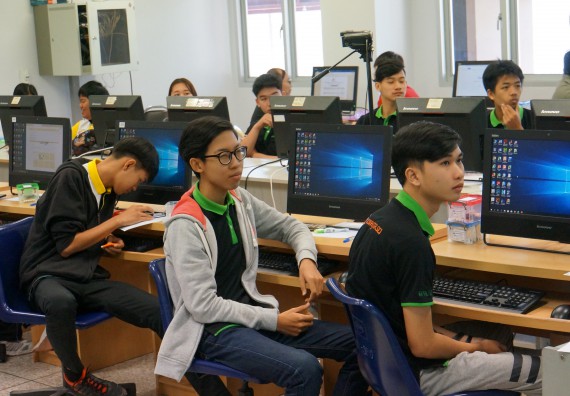 ภาพกิจกรรม โปรแกรมวิชาวิทยาการคอมพิวเตอร์ จัดอบรมเชิงปฏิบัติการ เรื่อง การเรียนรู้และการเขียนโปรแกรมเพื่อใช้งานและควบคุมบอร์ดแบบฝังตัว Microbit