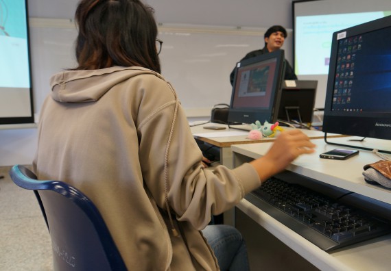 ภาพกิจกรรม โปรแกรมวิชาวิทยาการคอมพิวเตอร์ จัดอบรมเชิงปฏิบัติการ เรื่อง การเรียนรู้และการเขียนโปรแกรมเพื่อใช้งานและควบคุมบอร์ดแบบฝังตัว Microbit