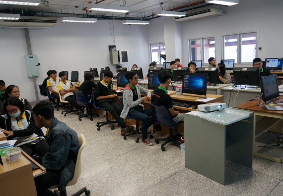 ภาพกิจกรรม โปรแกรมวิชาวิทยาการคอมพิวเตอร์ จัดอบรมเชิงปฏิบัติการ เรื่อง การเรียนรู้และการเขียนโปรแกรมเพื่อใช้งานและควบคุมบอร์ดแบบฝังตัว Microbit