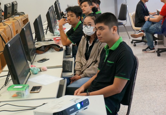 ภาพกิจกรรม โปรแกรมวิชาวิทยาการคอมพิวเตอร์ จัดอบรมเชิงปฏิบัติการ เรื่อง การเรียนรู้และการเขียนโปรแกรมเพื่อใช้งานและควบคุมบอร์ดแบบฝังตัว Microbit