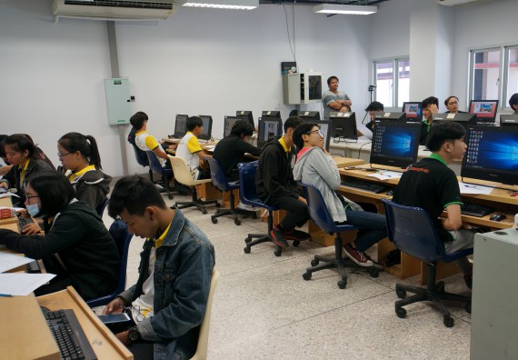 ภาพกิจกรรม โปรแกรมวิชาวิทยาการคอมพิวเตอร์ จัดอบรมเชิงปฏิบัติการ เรื่อง การเรียนรู้และการเขียนโปรแกรมเพื่อใช้งานและควบคุมบอร์ดแบบฝังตัว Microbit