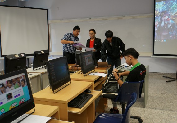 ภาพกิจกรรม โปรแกรมวิชาวิทยาการคอมพิวเตอร์ จัดอบรมเชิงปฏิบัติการ เรื่อง การเรียนรู้และการเขียนโปรแกรมเพื่อใช้งานและควบคุมบอร์ดแบบฝังตัว Microbit