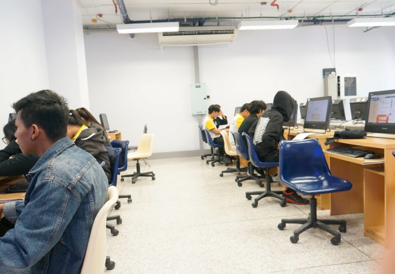 ภาพกิจกรรม โปรแกรมวิชาวิทยาการคอมพิวเตอร์ จัดอบรมเชิงปฏิบัติการ เรื่อง การเรียนรู้และการเขียนโปรแกรมเพื่อใช้งานและควบคุมบอร์ดแบบฝังตัว Microbit