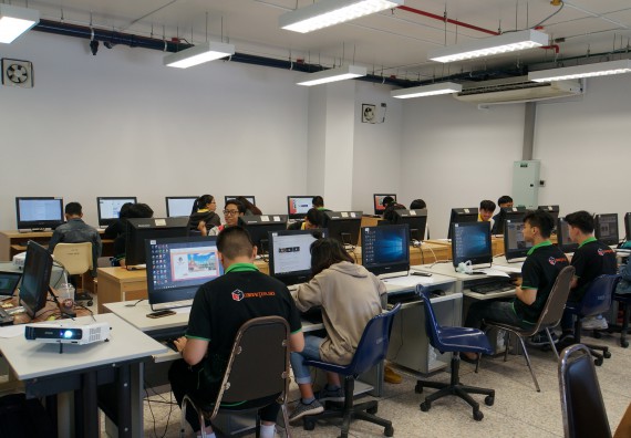 ภาพกิจกรรม โปรแกรมวิชาวิทยาการคอมพิวเตอร์ จัดอบรมเชิงปฏิบัติการ เรื่อง การเรียนรู้และการเขียนโปรแกรมเพื่อใช้งานและควบคุมบอร์ดแบบฝังตัว Microbit