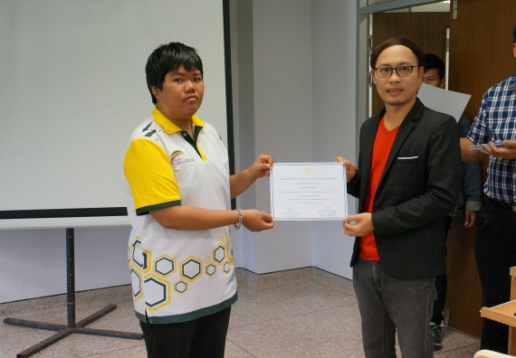 ภาพกิจกรรม โปรแกรมวิชาวิทยาการคอมพิวเตอร์ จัดอบรมเชิงปฏิบัติการ เรื่อง การเรียนรู้และการเขียนโปรแกรมเพื่อใช้งานและควบคุมบอร์ดแบบฝังตัว Microbit